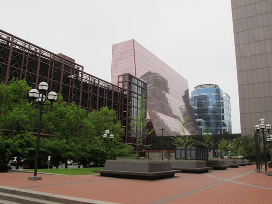 Und neben dem Rathaus 