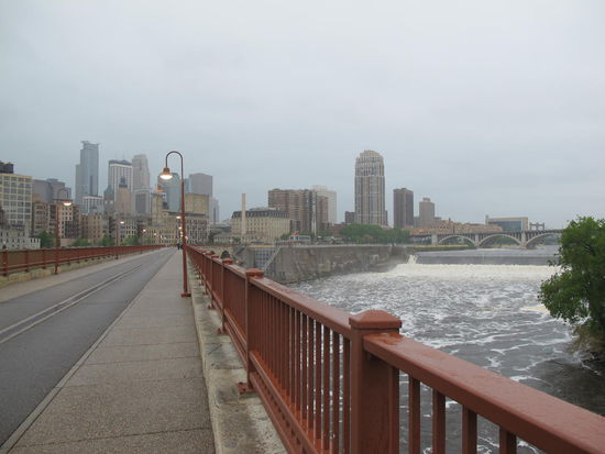 Der Rückweg (die haben die Lichter auf der Brücke scho angemacht - um halb drei)
