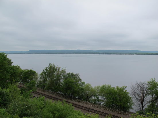 Ab und zu hab ich auch nen Zug gesehen bzw bin erschrocken als einer auf einmal hupte (net wegen mir)