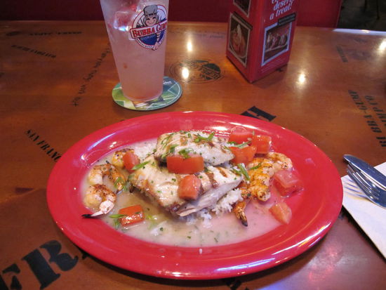 Es gab wiedermal leckeren Fisch und Shrimps, und eine total leckere Erdbeerlimo (mußte ja noch fahren)