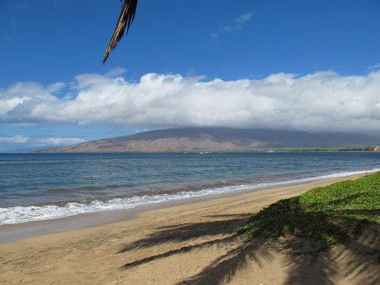 Blick auf den Nordwesten von Maui von nem Beach in Kihei