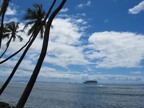 Ein größeres Schiff lag vor Anker in Lahaina, abends wars scho wieder weg