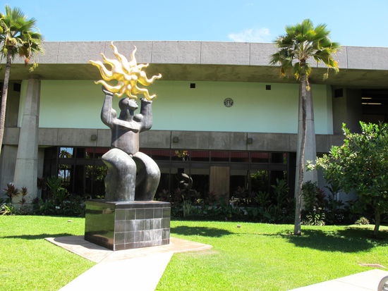 Beim Warten vorm Sichertheitscheck