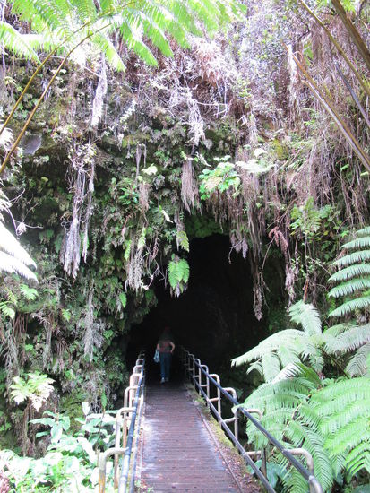 Rein in die Lava Tube