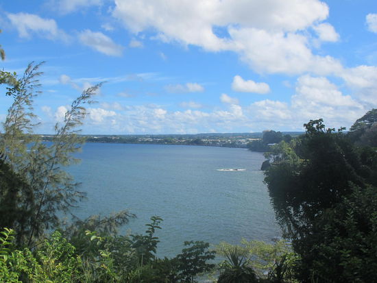 Hilo Bay von einem Lookout aus