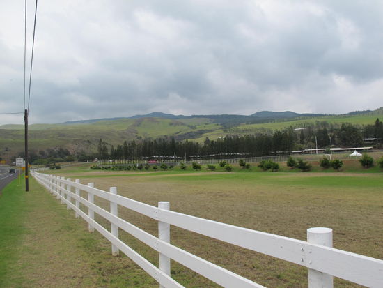 Über die Berge dahinten gings grob bis an die Nordspitze von Big Island