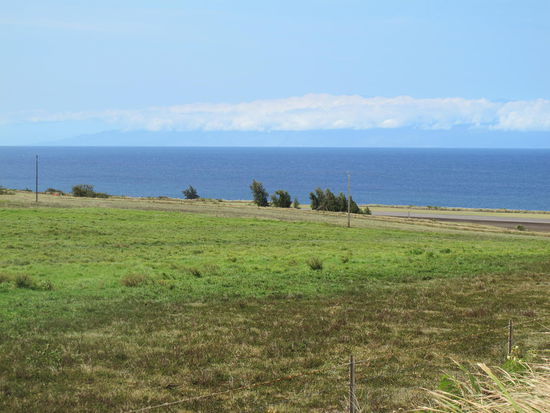 Also dunkelblau is der Pazifik, dann heller Maui und ganz hell der Himmel 