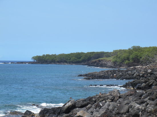 Sehr felsiger Beach, aber ein paar Leute waren dort, auch wenns nur zum Grillen war