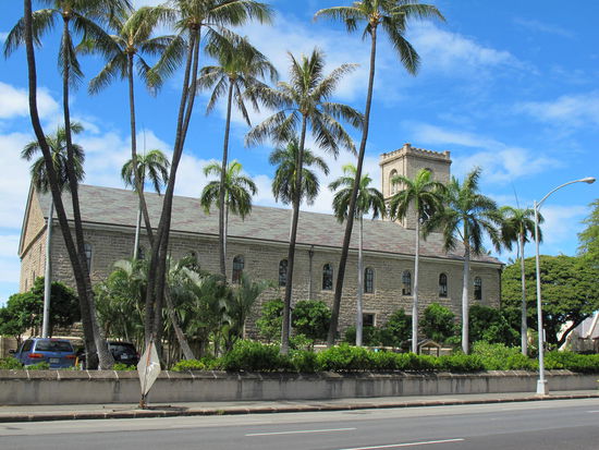Die hatte ein sehr schönes Dach mit unterschiedlich bunten Ziegeln, leider sieht man es hier net so toll aufm Foto...