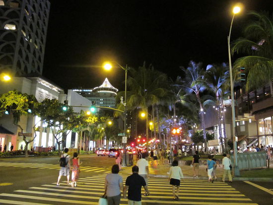 Rechts gehts zum Royal Hawaiian Center