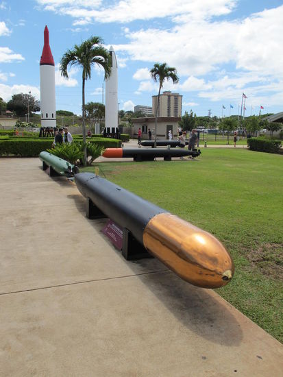 Übersicht einiger amerikanischer Torpedos, Wahnsinn wie lang die sind, würd sagen 4m