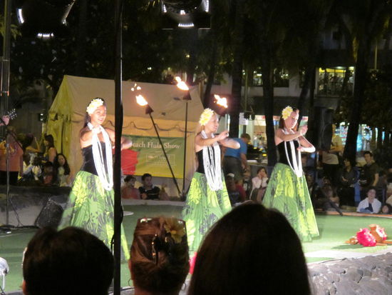 Die Tänzerinnen, sehr schick 