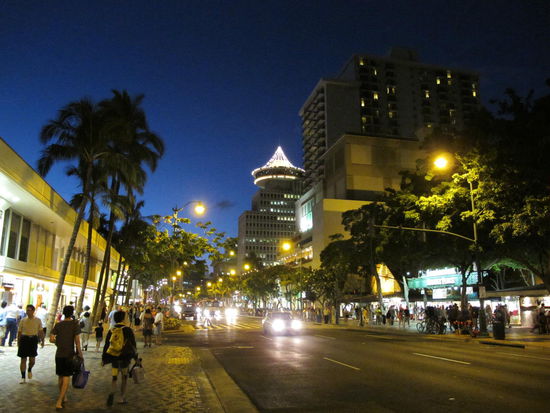 Nachts auf der Kalakaua Ave