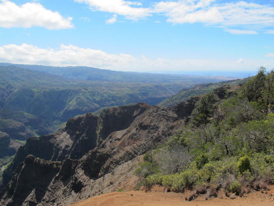 Rechts vorne is der Ozean
