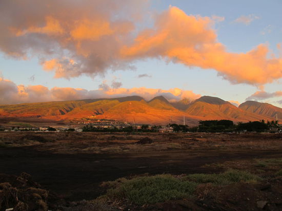Die West Maui Mountains im Sonnenuntergang