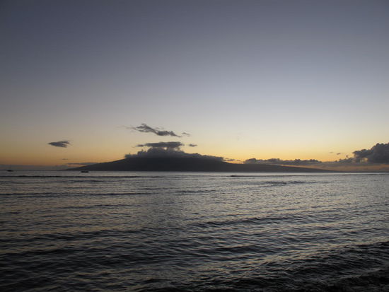 Blick von der Front Street nach Lana'i, eine Weitere der Inseln (die ich aber net besuchen werde)
