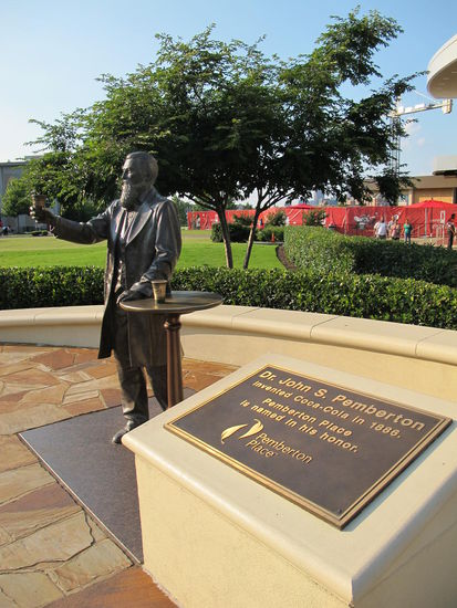 Mr. Pemberton, der Erfinder der Coca Cola vor der World of Coca Cola, morgen mehr dazu