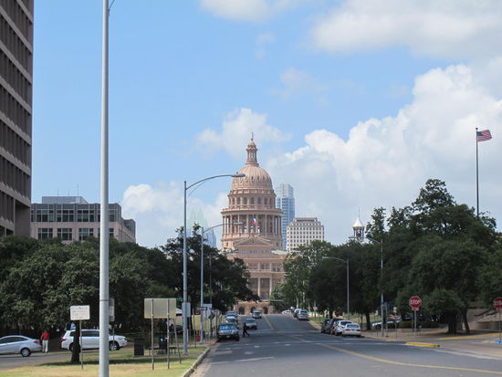Das State Capitol von hinten und noch ein Stück entfernt