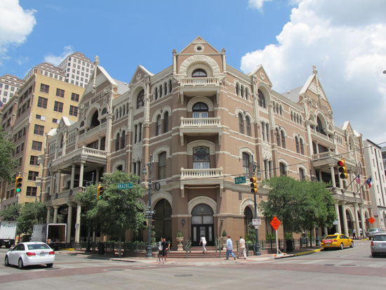 The Driskill Hotel im 6th Street District