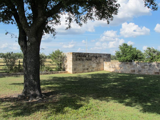 Irgendwo hinterm Zaun liegt das Anwesen von Lyndon B Johnson (bei Stonewall)