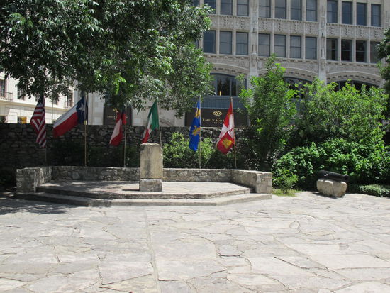 Im Garten von The Alamo