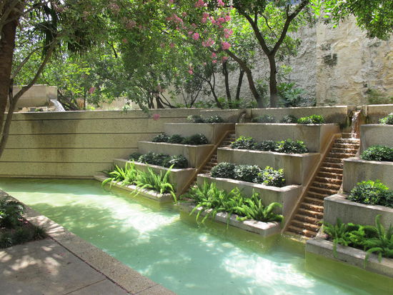 Rechts geht der "Bach" ins Hyatt