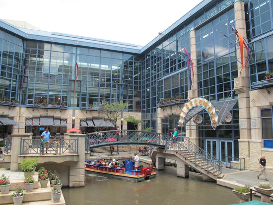 Rivercenter Mall