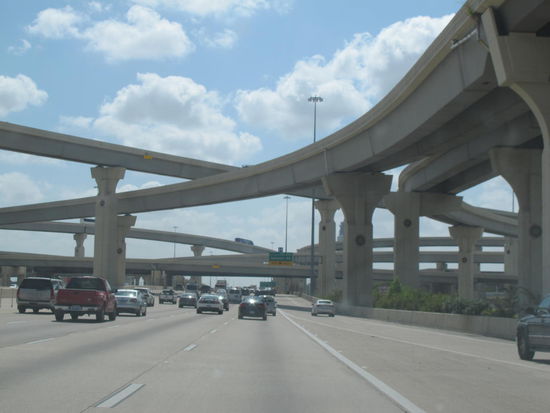 Normales Bild um eine Großstadt herum