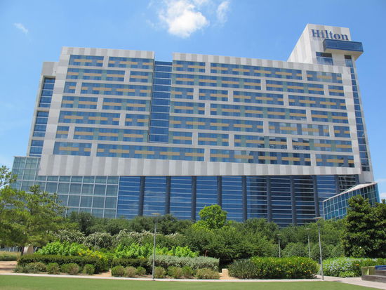 Ein ziemlich neues, von außen ganz schönes Hilton