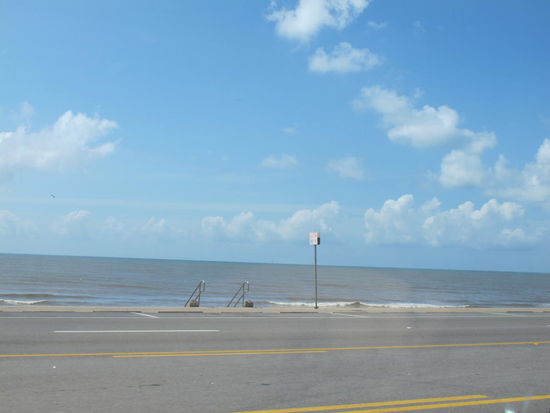 Seawall Blvd mit Meer