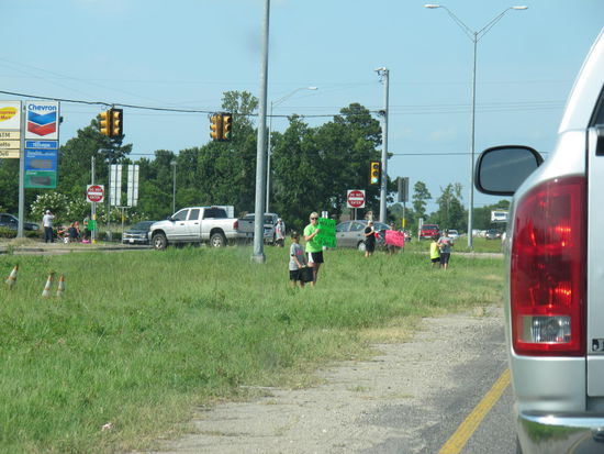 Die haben für irgendwas/-wen gesammelt habs aber net lesen können