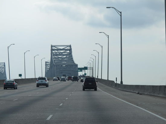 Es sind eigentlich 2 Brücken, für jede Richtung eine