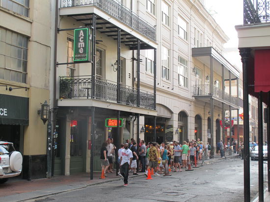 Die Leute stehen Schlange um dort Austern essen zu gehen. Es gibt aber noch genug andere Möglichkeiten...