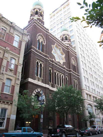 Schöne Kirche gegenüber dem Roosevelt Hotel