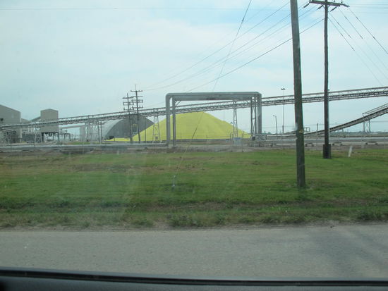 Ich denk mein Bruder weiß was das gelbe Zeug ist...