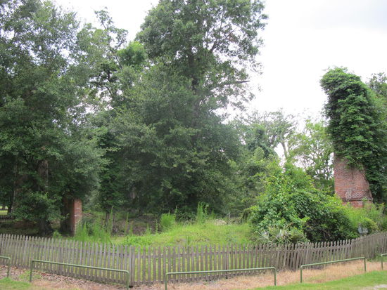 Die alte Zuckermühle im Park bzw. die Reste die noch da sind
