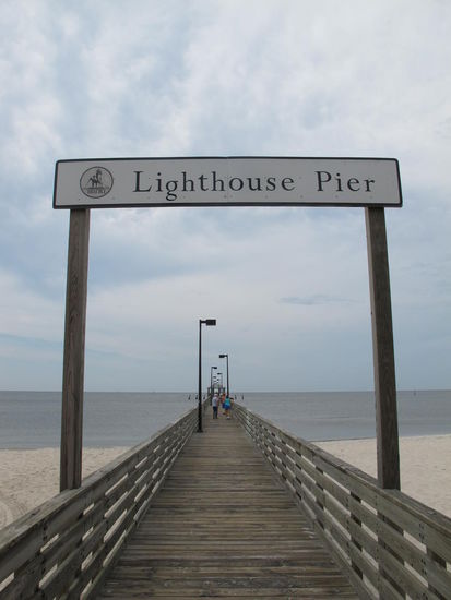 Der Steg ging mal noch ein Stück weiter als jetzt, ich denk mal Opfer eines Sturms 