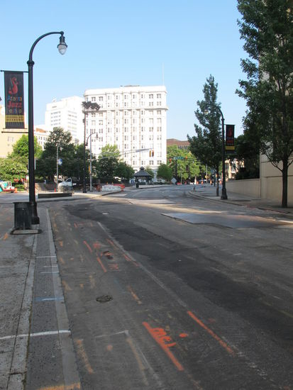 Und dies war noch ein gutes Stück der Auburn Ave.