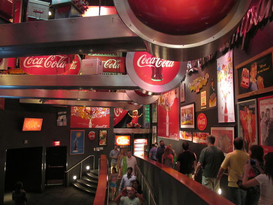 1. Raum mit vielen und schnell gesprochenen Worten der guten Frau