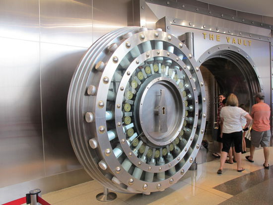 Eingang zu "The Vault"