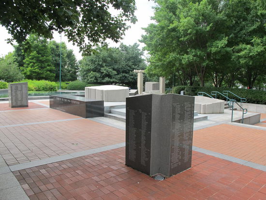 Hier sind alle Medaillengewinner von 1996 verewigt