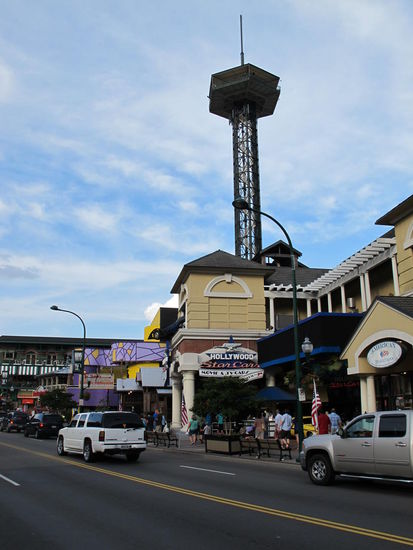 Es gibt sogar nen Aussichtsturm (und auch ne Seilbahn)