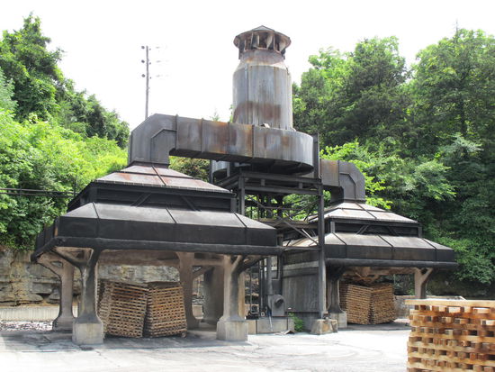 Hier werden sie dann angebrannt und müssen zum richtigen Zeitpunkt gelöscht werden, damit man die Kohle dann verwenden kann