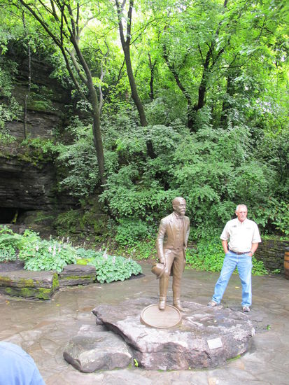 Jack und Mike (O-Ton Mike "Der einzige Jack on the Rocks hier in der Gegend") - Lynchburg ist ein Dry County (kein Alkoholverkauf/-ausschank)