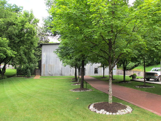 Zwar nur schlecht zu sehen, aber dies ist ein kleines Lagerhaus