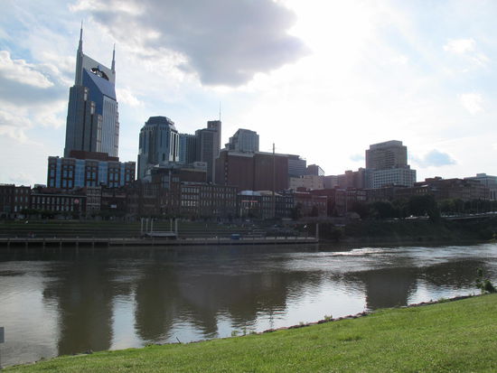 Downtown Nashville am Abend von der Stadionseite