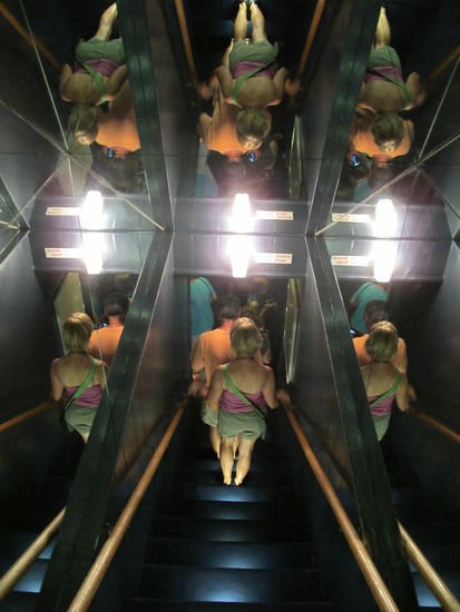 Die verspiegelte Treppe