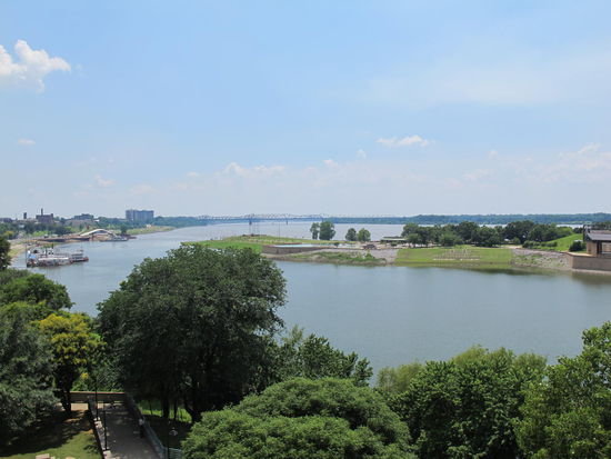 Ein Teil von Mud Island, auf der eine maßstabsgetreue Nachbildung des ganzen Mississippi zu sehen ist