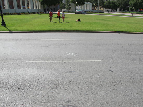 Hier traf die Kugel JFK in den Kopf