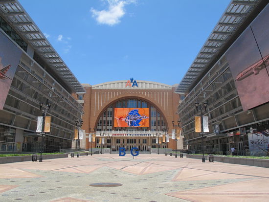 In der Mitte ist die AA Arena zu sehen